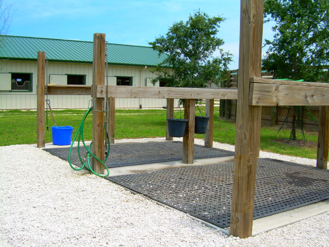 designing-the-best-wash-rack-for-your-barn-stable-style