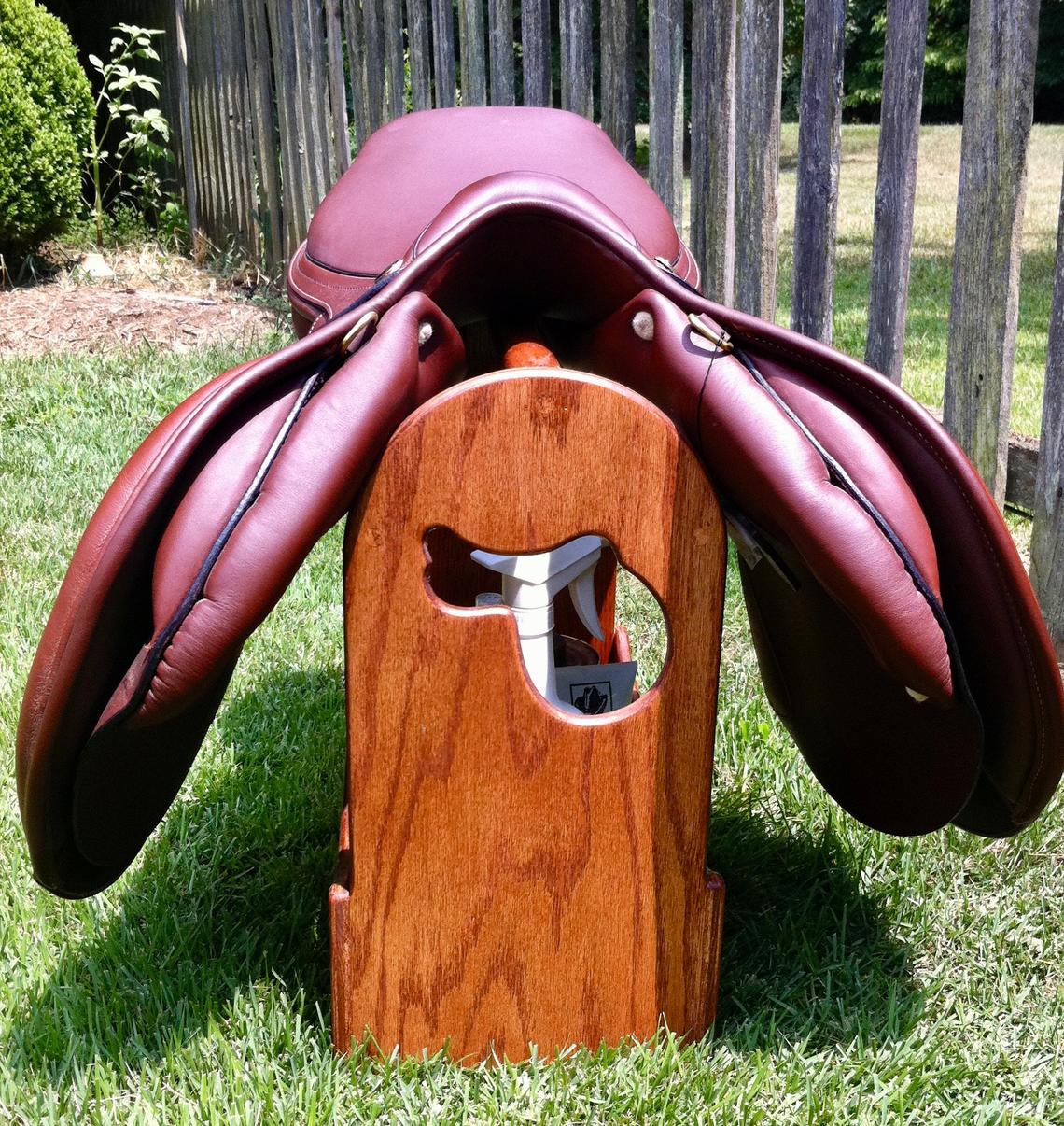 trophy saddle stand