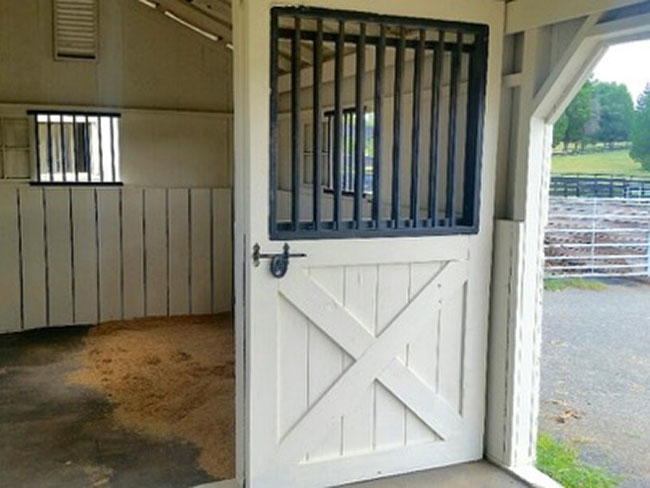 12 Beautiful White Stable Interiors - STABLE STYLE