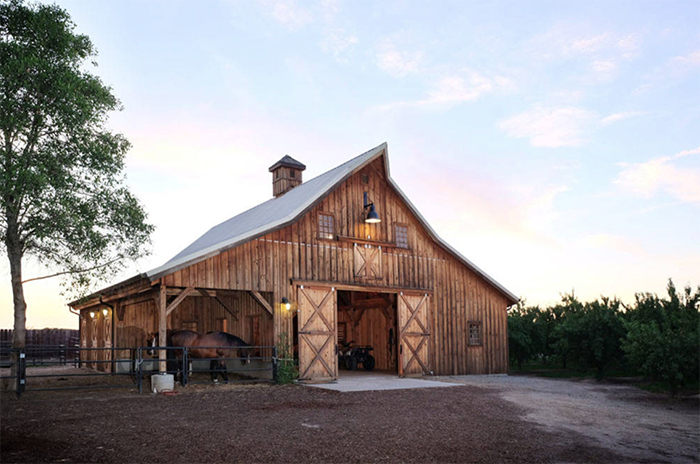 Tour A Multi-purpose Barn With Plenty Of Storage Space - Stable Style