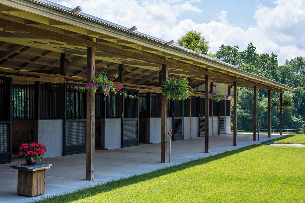 A Shed Row Courtyard Style Barn in South Carolina - STABLE STYLE