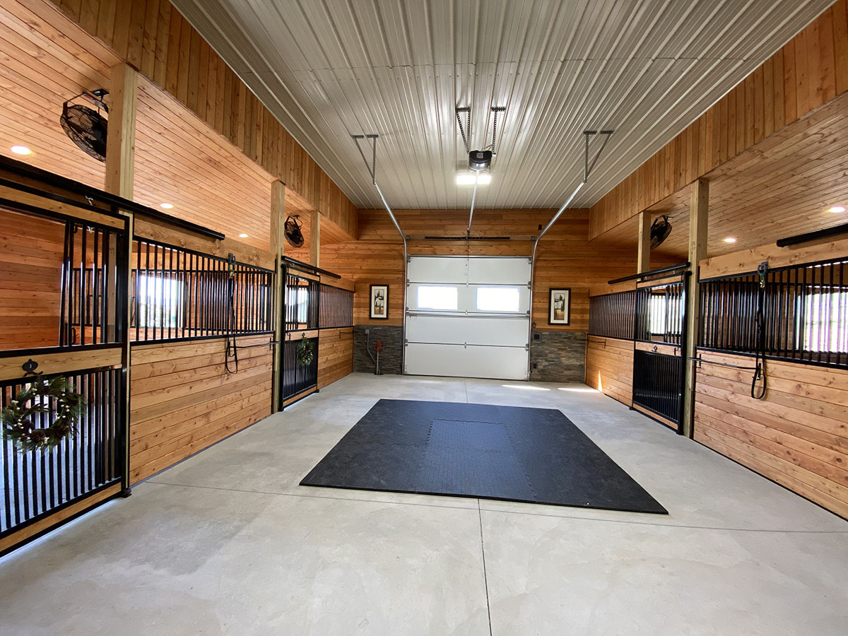 Tour A Beautiful 4-Stall Barn In Montana - STABLE STYLE